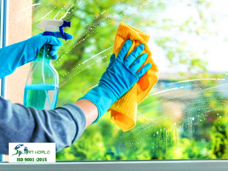 Cách làm sạch kính văn phòng
