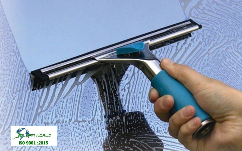 Quy trình vệ sinh kính công nghiệp