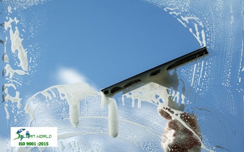 vệ sinh kính chuyên nghiệp 