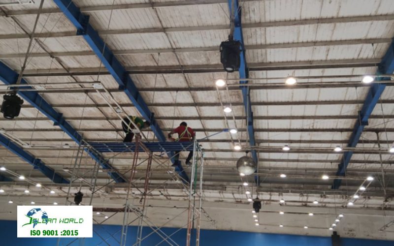 Vệ sinh trần nhà xưởng bao lâu 1 lần? Giải pháp làm sạch an toàn, hiệu quả cho doanh nghiệp vệ sinh trần nhà xưởng